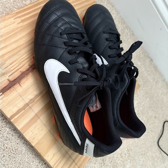 BRAND NEW: Nike Tiempo Natural IV FG Soccer Cleats Black/White Size 7.5 - Picture 5 of 7